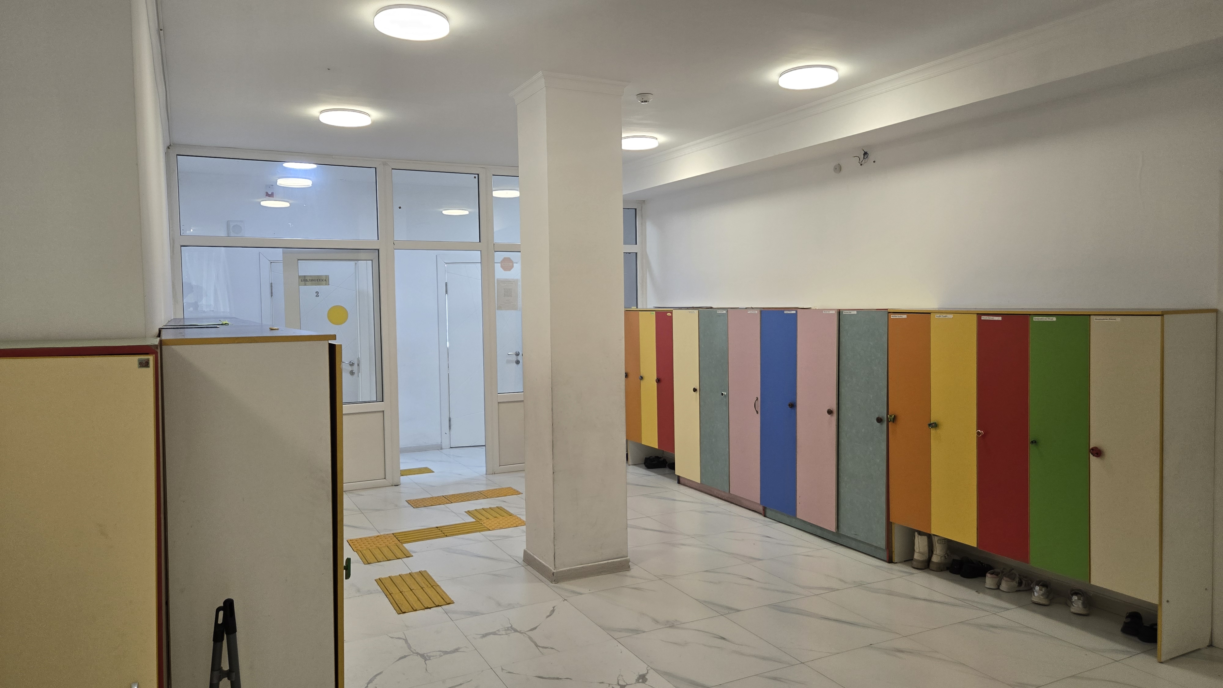 Коридор и шкафчики